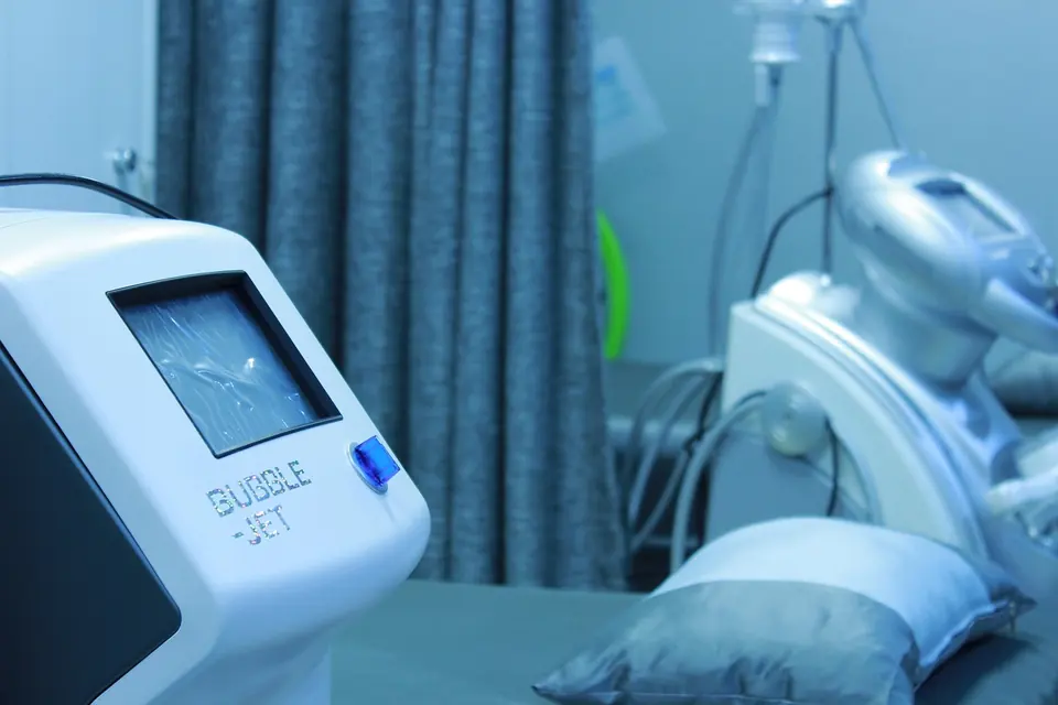 Illustrative photo: an aesthetic treatment device in a clinic room