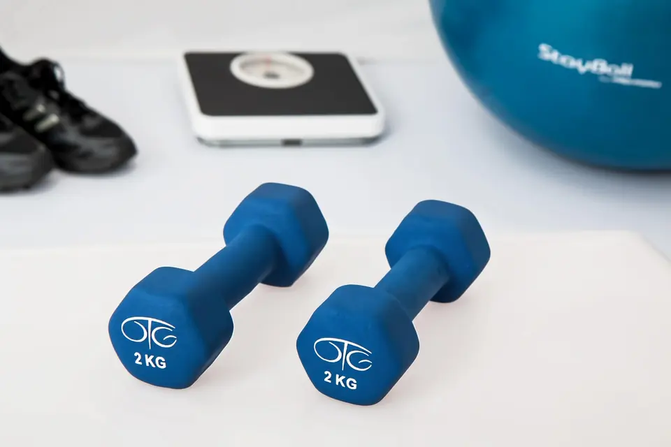 Small exercise weights on a mat